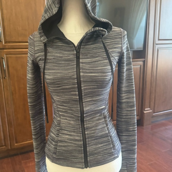 Lululemon Defined Hoodie - Picture 4 of 16
